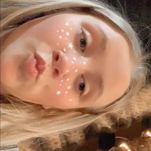 Meet your Posher, Caroline